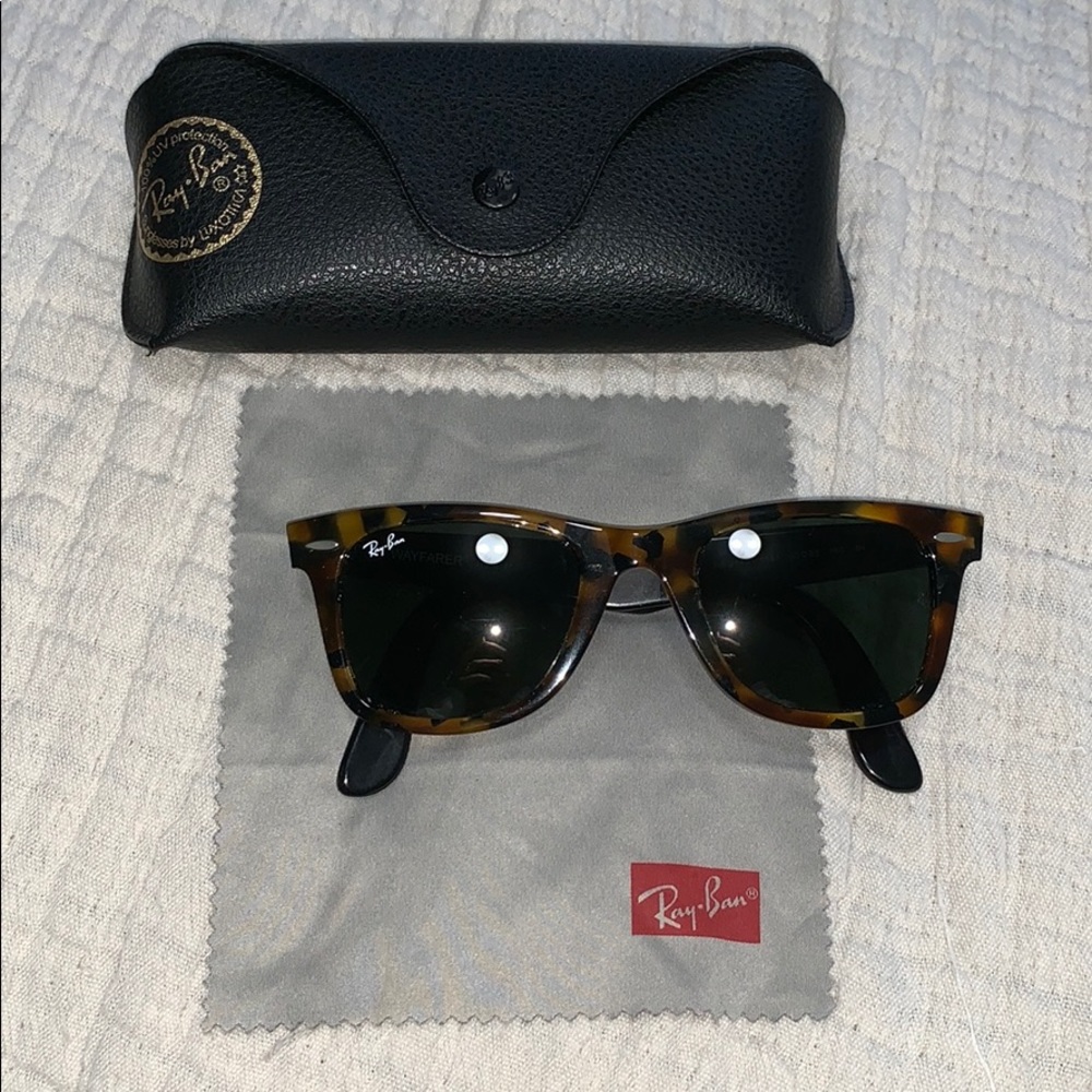 Ray Ban Wayfarer Tortoise and Black